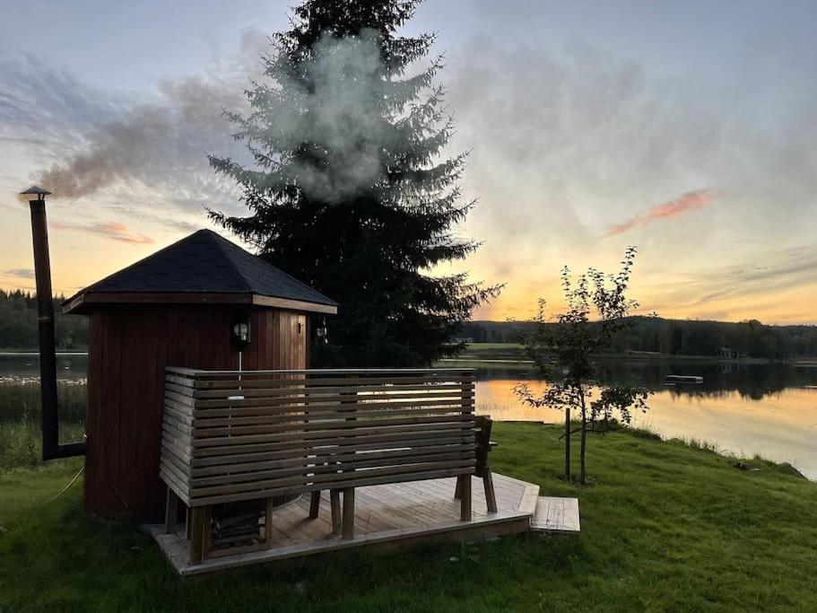 Mysig Stuga Med Sjoetomt, Naera Jaervsoebacken Exteriör bild