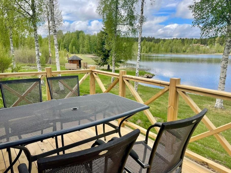 Mysig Stuga Med Sjoetomt, Naera Jaervsoebacken Exteriör bild