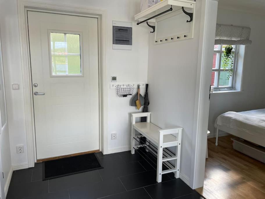 Mysig Stuga Med Sjoetomt, Naera Jaervsoebacken Exteriör bild