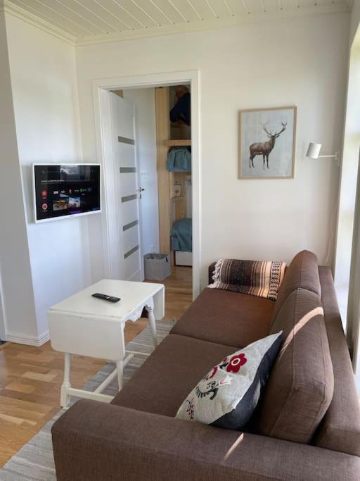 Mysig Stuga Med Sjoetomt, Naera Jaervsoebacken Exteriör bild